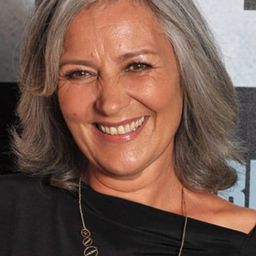 Niseema Theillaud 飾演 Josy