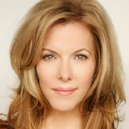 Caia Coley 飾演 Dr. Sommers