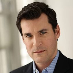 Sean Maher 飾演 Simon Tam
