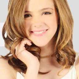 茱莉亞史瓦辛納 飾演 Caroline