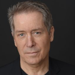 Laurence Lau 飾演 Mark