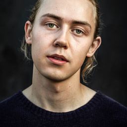 亞瑟·哈卡拉赫蒂 飾演 William Nordvaag