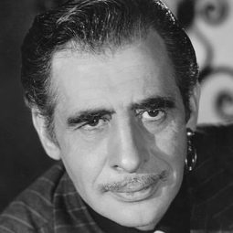 Robert Carricart 飾演 Dockworker