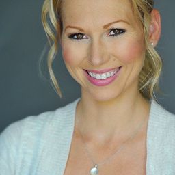 Rachel Leigh Anderson 飾演 Barbara