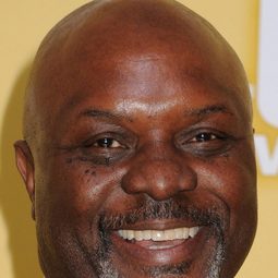 羅伯·威斯頓 - 來不及陪你長大演員 飾演Sgt. T.J. Canedy