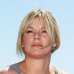 Sara Stockbridge 飾演 Shaaron