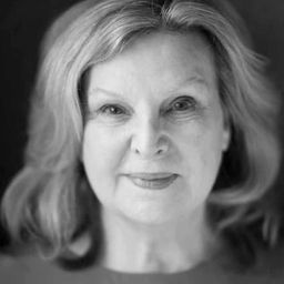 Ann Mitchell 飾演 Margaret Grosvenor