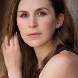 Barbara Giordano 飾演 Elena Fava