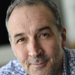 Charles Tucker - 顫栗時刻演員 飾演San the Barback