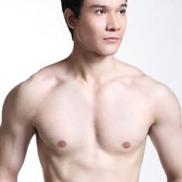 Ikhsan Saleh 飾演 Bobby