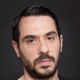 Emir Benderlioğlu - 隔離過除夕演員 飾演Selo