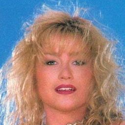 Kelly Royce - 鏡中佳人演員 飾演Anchorwoman