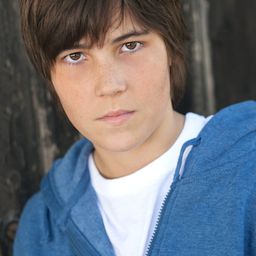 Jacob Brown 飾演 Sydney Finalist