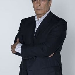 Juan Ferrara 飾演 Profesor de Juanjo