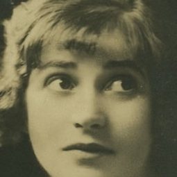 Hilda Bayley - Golden Arrow演員 飾演Mrs. Felton