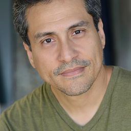 Demi Castro 飾演 Alex Martinez