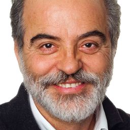 Genézio de Barros 飾演 Padre Boutin