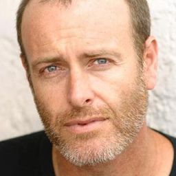 Christopher Stollery 飾演 Walsh