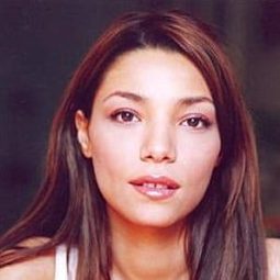 Ynda Rouya - 4：48 愛情異常演員 飾演Justine