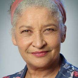 茱·范莫奇 飾演 