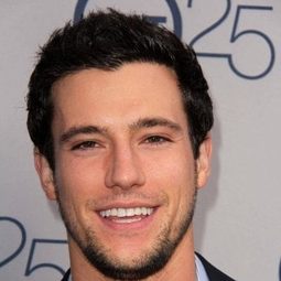 德魯·羅伊 - 燃情夏日演員 飾演Doobie