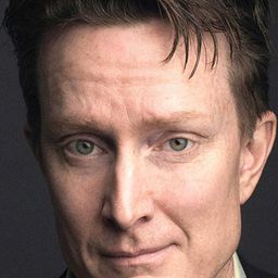 Steve Marvel 飾演 Azul / Minister (voice)