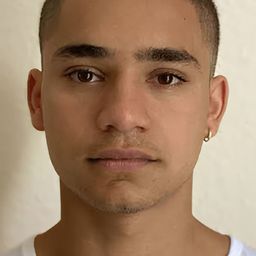 Matthew Carver - 薩特本演員 飾演Benjy