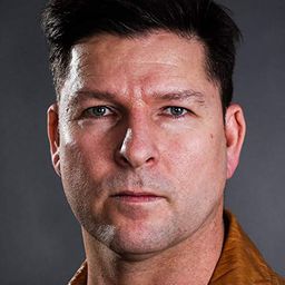 Shane Steyn 飾演 Sgt. Shane Steyn, The Police Officer