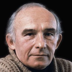 亨利·畢斯塔 飾演 Comrade Janik