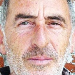 Christophe Odent 飾演 Raoul Dorfman, l'avocat