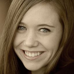 Caitlin E.J. Meyer 飾演 Lisa