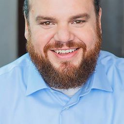 Patrick Zielinski 飾演 Squatter Leader