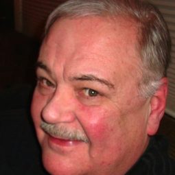 蓋拉德·薩爾坦 飾演 High School Principal (uncredited)