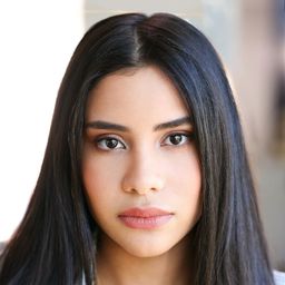 哈斯綺莉·維拉斯奎茲 飾演 Ava