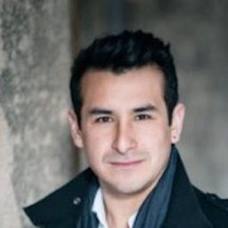 Alvaro Zambrano - Puccini La Rondine演員 飾演Prunier