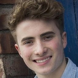 Bretten Lord 飾演 Tom Proctor