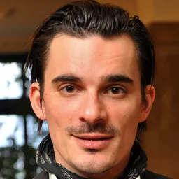 漢斯·韋格納 飾演 Andreas