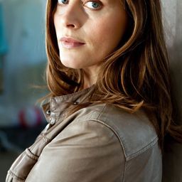 Alma Leiberg 飾演 Veronika