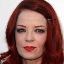 Shirley Manson 飾演 Self