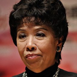 陳麗雲 飾演 Tuan's Grandmother