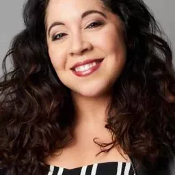 Gina Brillon 飾演 Sonya Truckle