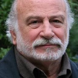 Lucio Allocca 飾演 Gaspare Corvino