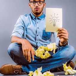 尤瑟夫·阿爾達克希爾 飾演 Satam