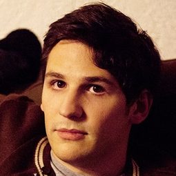 Félix de Givry - 隨性女孩演員 飾演Invité dîner