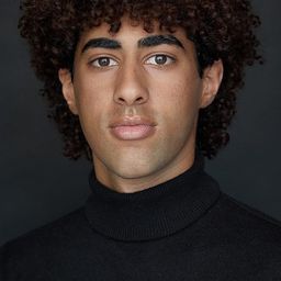 Daniel Gabriel 飾演 Tib