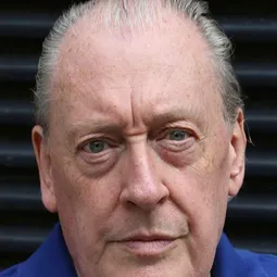 麥考利·克金 - 紅顏禍水演員 飾演Bishop De la Torre