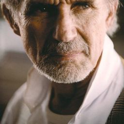 Zitto Kazann 飾演 Elder / Survivor