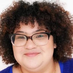 Glo Tavarez 飾演 Waitress