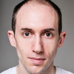Gethin Alderman 飾演 Walther Nernst