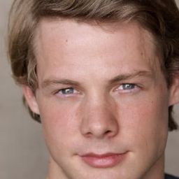 Brandon Jones 飾演 Matt